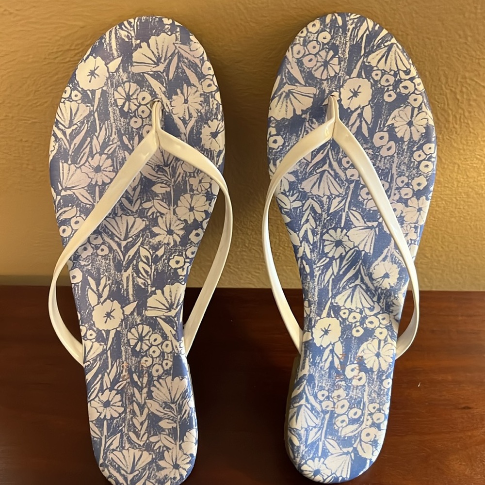 Lauren Conrad dressy flats. Size not listed but I wear a 7 1/2 to 8. - Picture 4 of 6